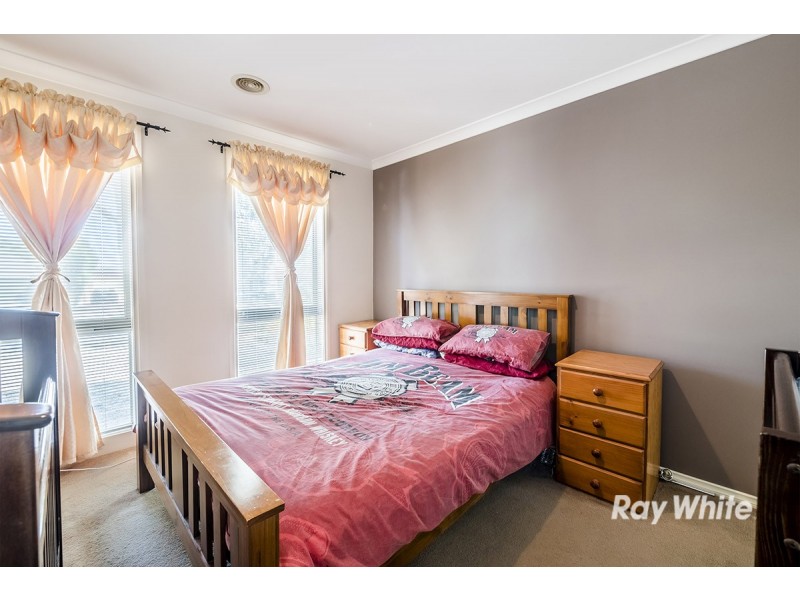 22 St Ives Drive, Narre Warren South VIC 3805