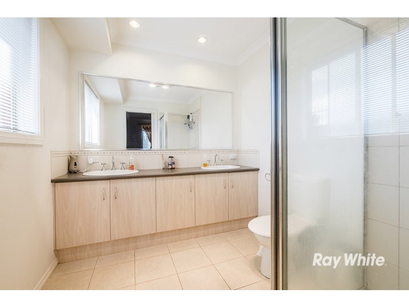 22 St Ives Drive, Narre Warren South VIC 3805
