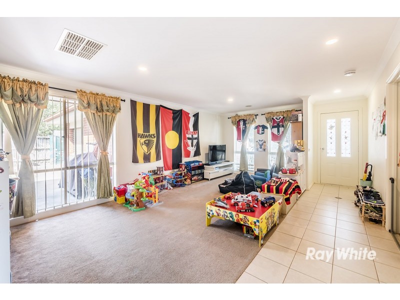 22 St Ives Drive, Narre Warren South VIC 3805