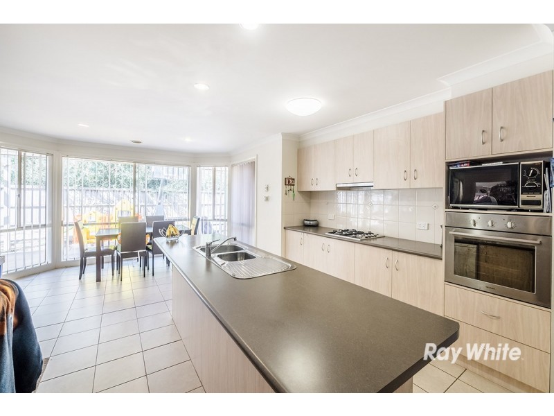 22 St Ives Drive, Narre Warren South VIC 3805