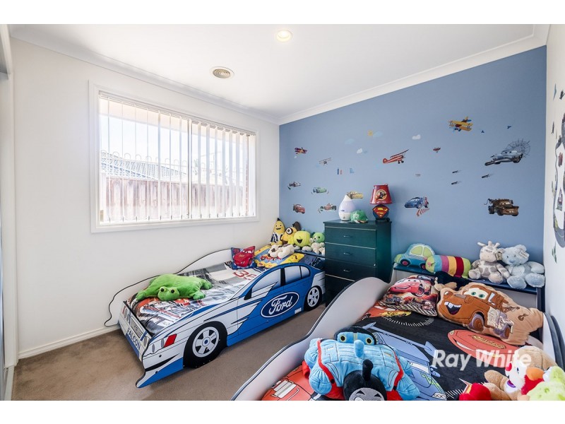 22 St Ives Drive, Narre Warren South VIC 3805