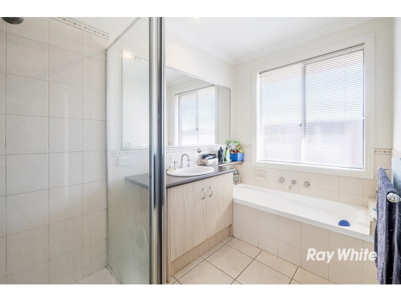 22 St Ives Drive, Narre Warren South VIC 3805