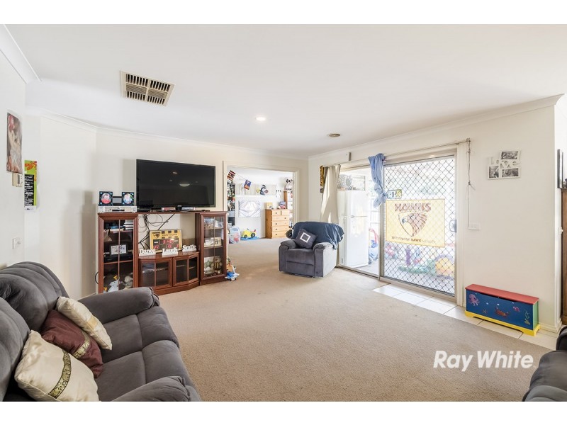 22 St Ives Drive, Narre Warren South VIC 3805