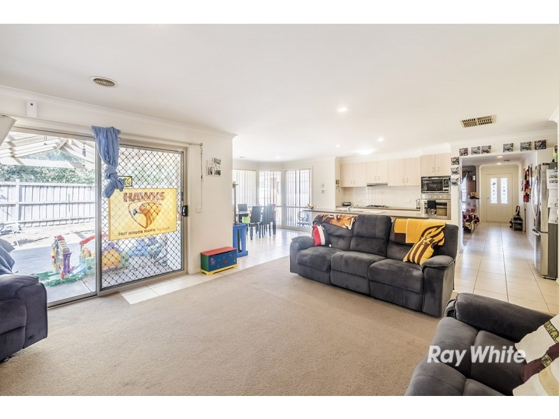 22 St Ives Drive, Narre Warren South VIC 3805