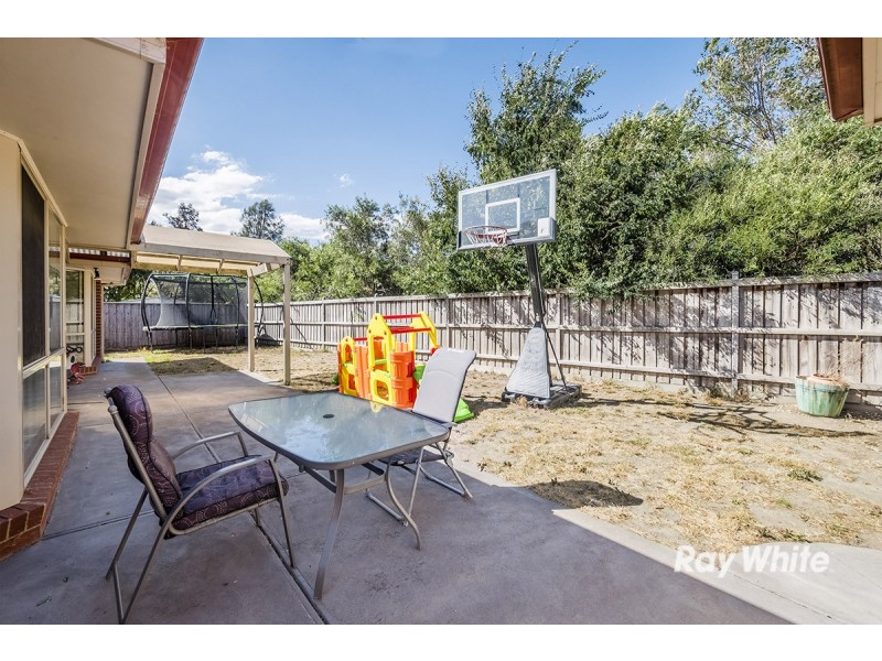 22 St Ives Drive, Narre Warren South VIC 3805