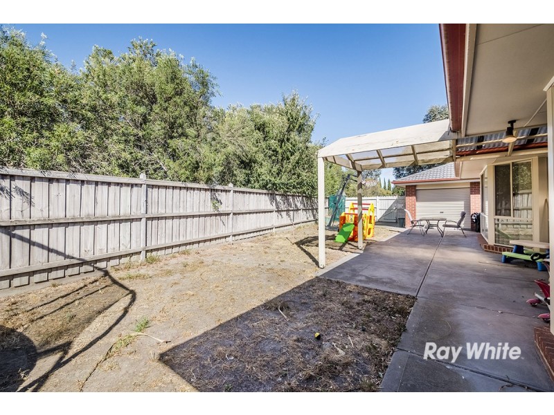 22 St Ives Drive, Narre Warren South VIC 3805