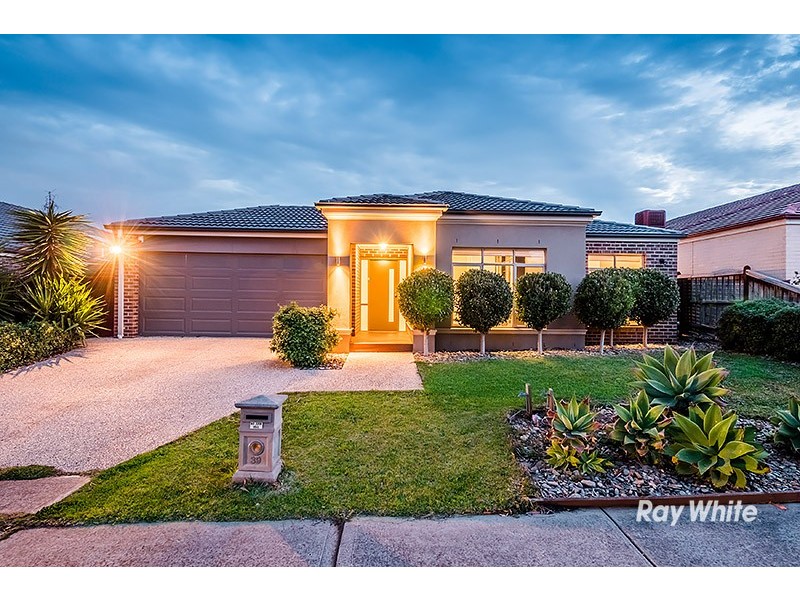 39 Thunderbolt Drive, Cranbourne East VIC 3977