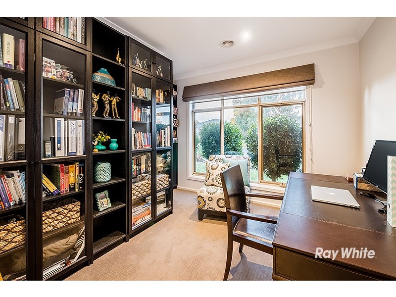 39 Thunderbolt Drive, Cranbourne East VIC 3977