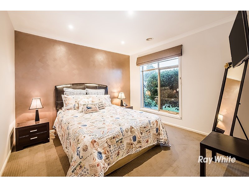 39 Thunderbolt Drive, Cranbourne East VIC 3977