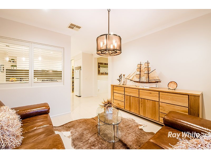 39 Thunderbolt Drive, Cranbourne East VIC 3977