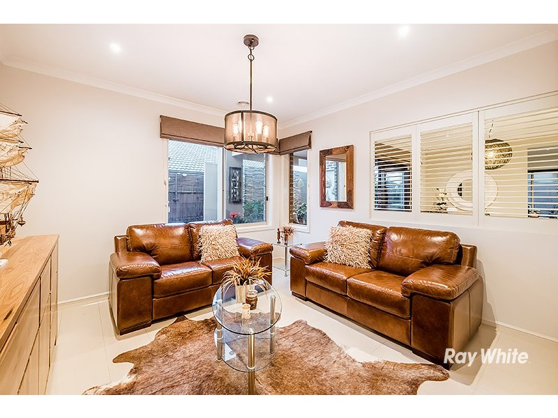 39 Thunderbolt Drive, Cranbourne East VIC 3977