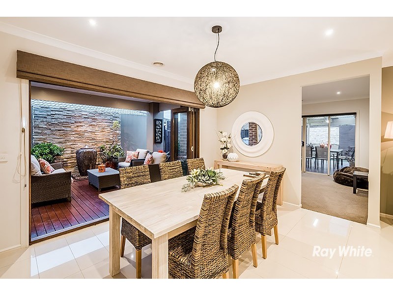 39 Thunderbolt Drive, Cranbourne East VIC 3977