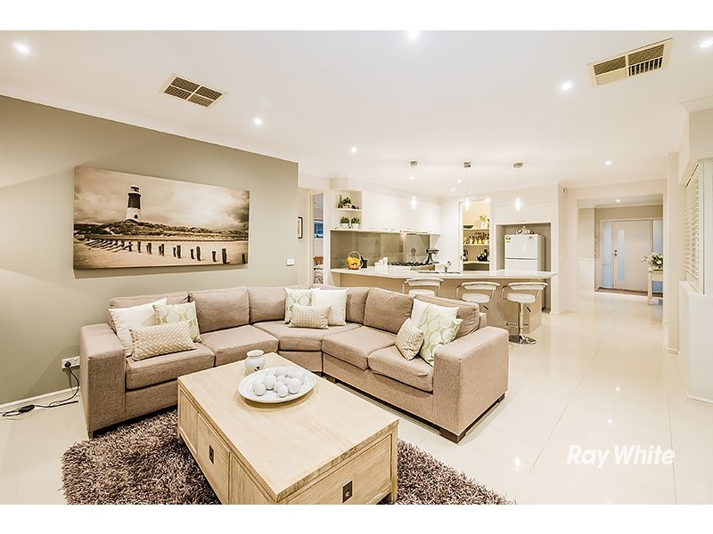 39 Thunderbolt Drive, Cranbourne East VIC 3977