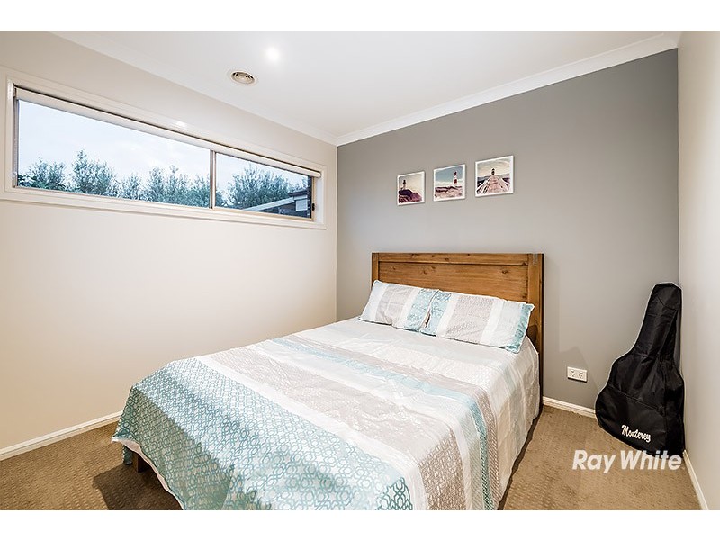 39 Thunderbolt Drive, Cranbourne East VIC 3977