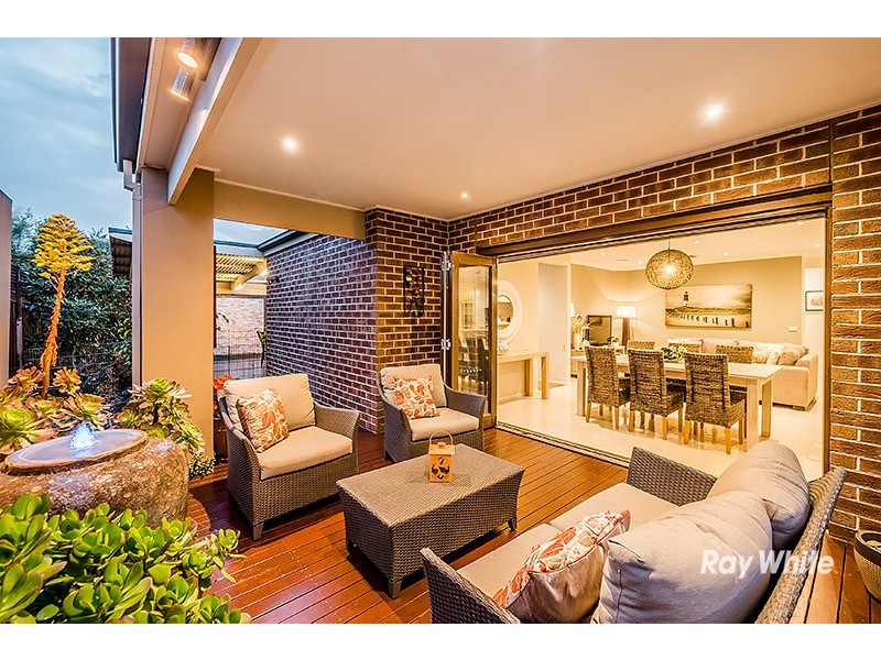 39 Thunderbolt Drive, Cranbourne East VIC 3977