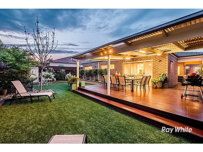 39 Thunderbolt Drive, Cranbourne East VIC 3977