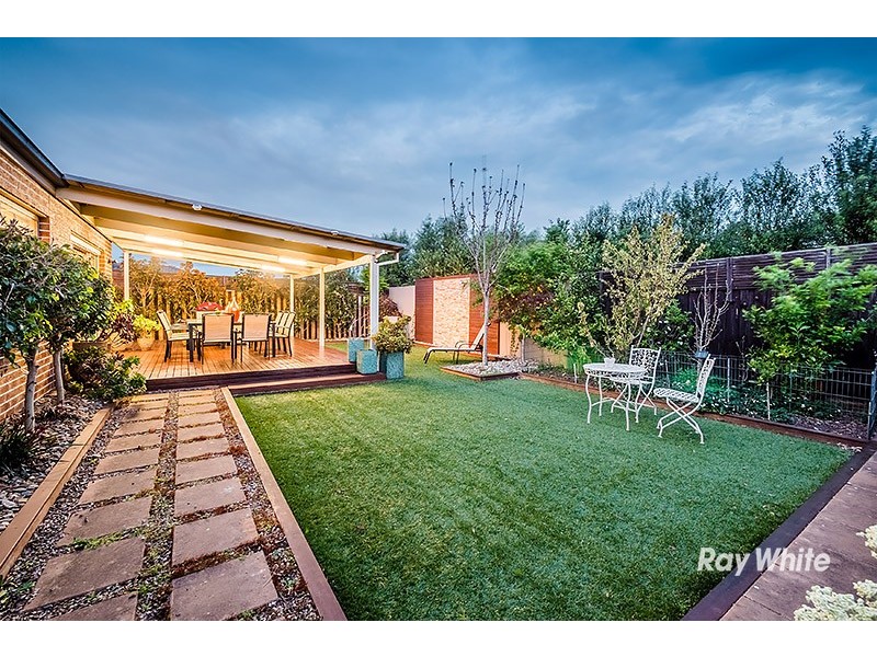 39 Thunderbolt Drive, Cranbourne East VIC 3977