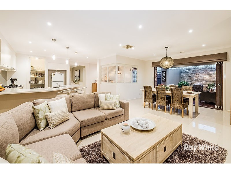 39 Thunderbolt Drive, Cranbourne East VIC 3977