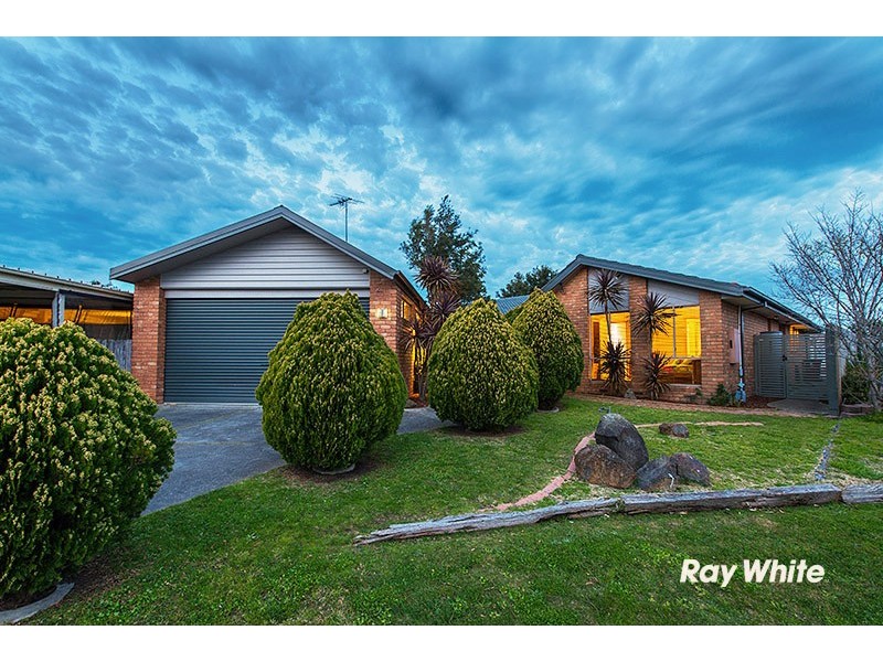 7 Christine Place, Cranbourne North VIC 3977