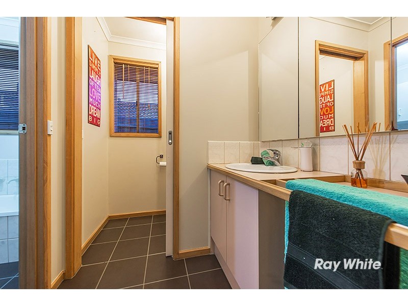 7 Christine Place, Cranbourne North VIC 3977