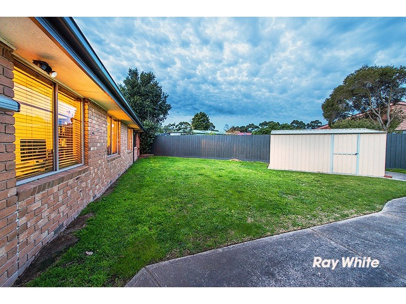 7 Christine Place, Cranbourne North VIC 3977