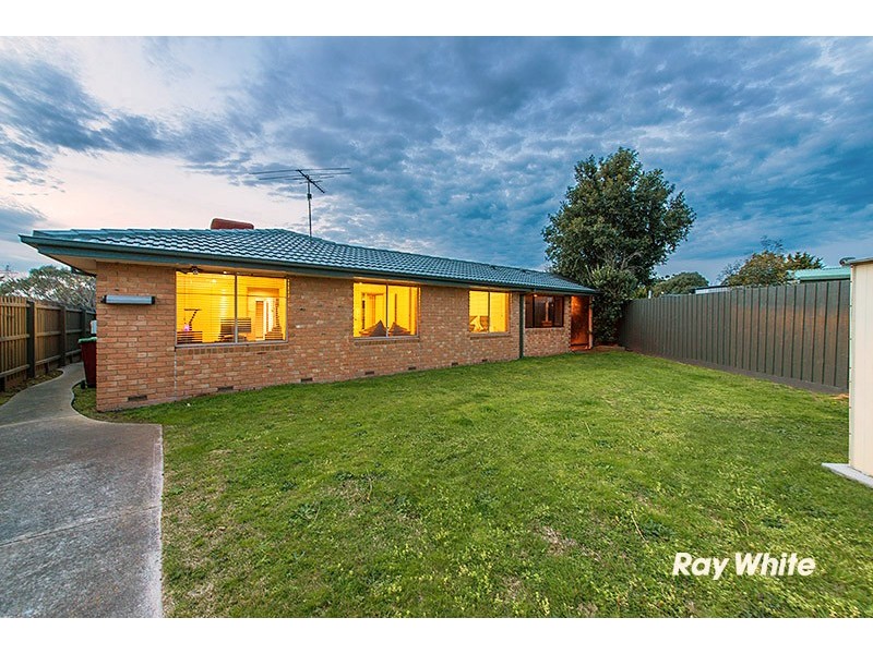 7 Christine Place, Cranbourne North VIC 3977