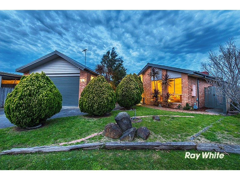 7 Christine Place, Cranbourne North VIC 3977