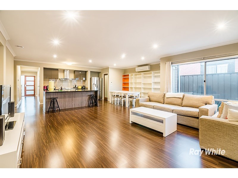 8 Falabela Road, Clyde North VIC 3978