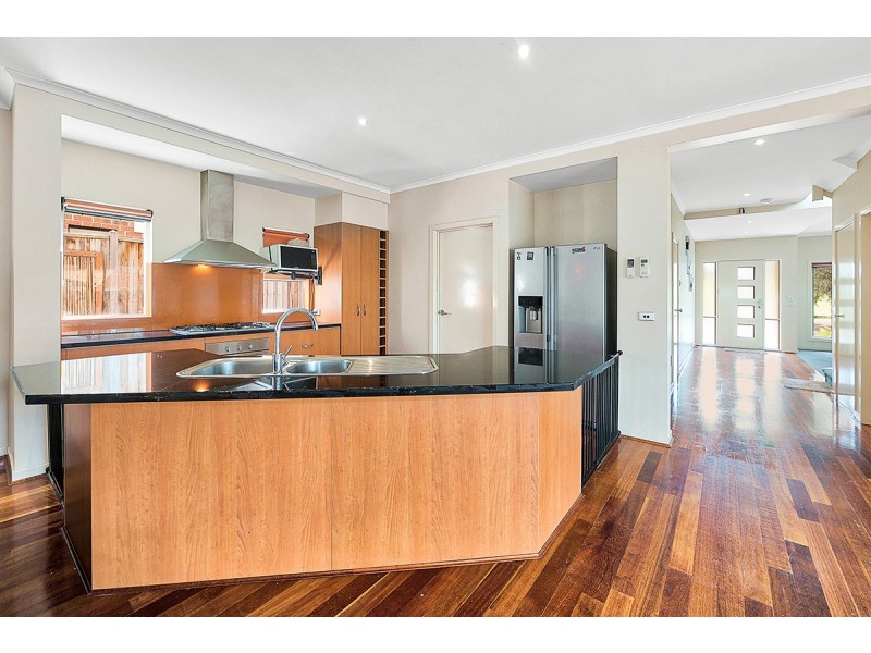 1 Cresta Court, Berwick VIC 3806