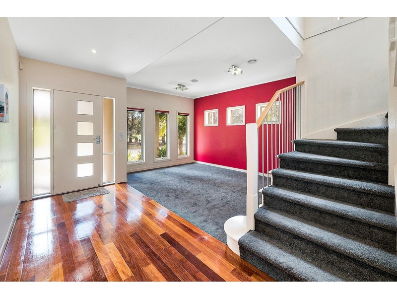 1 Cresta Court, Berwick VIC 3806