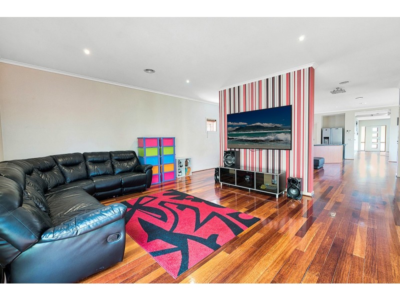 1 Cresta Court, Berwick VIC 3806