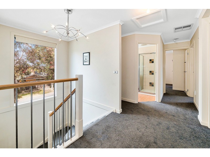 1 Cresta Court, Berwick VIC 3806