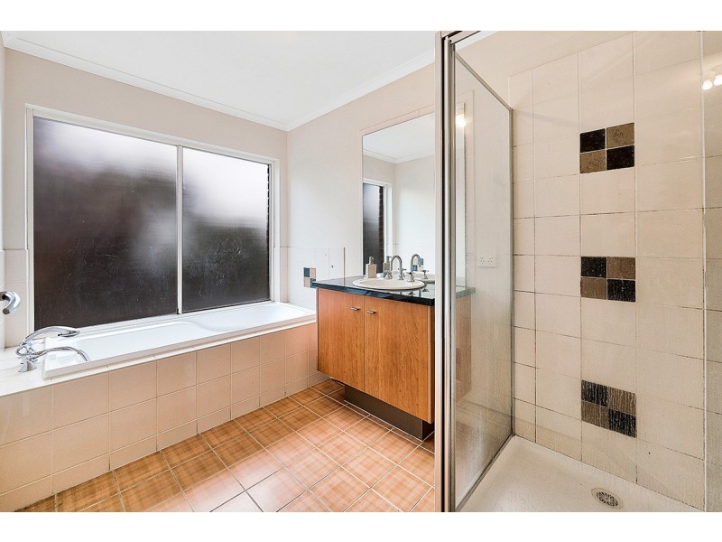 1 Cresta Court, Berwick VIC 3806