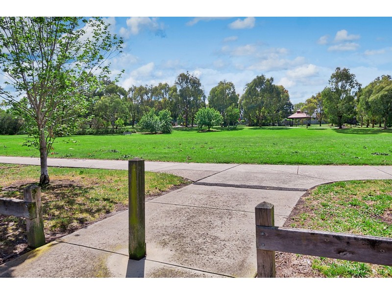 1 Cresta Court, Berwick VIC 3806
