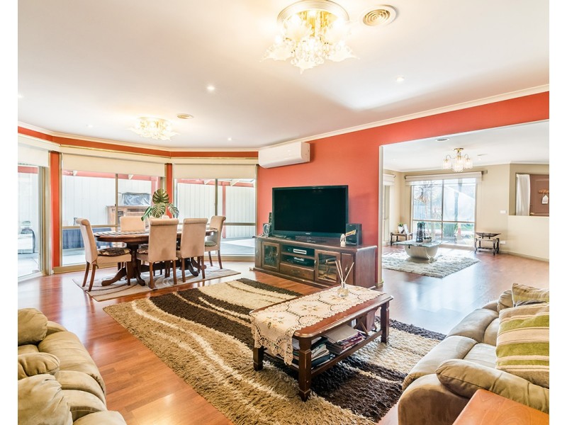 10 Landau Court, Cranbourne North VIC 3977