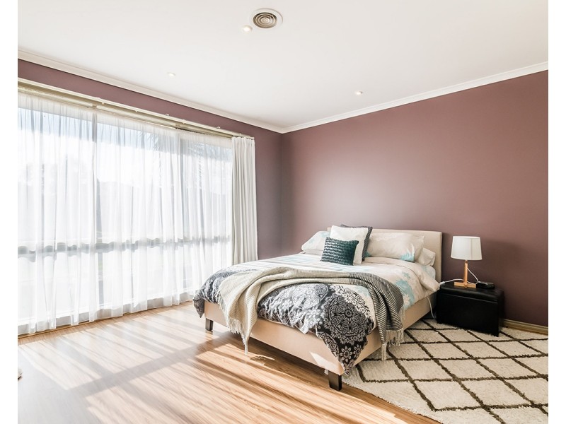 10 Landau Court, Cranbourne North VIC 3977