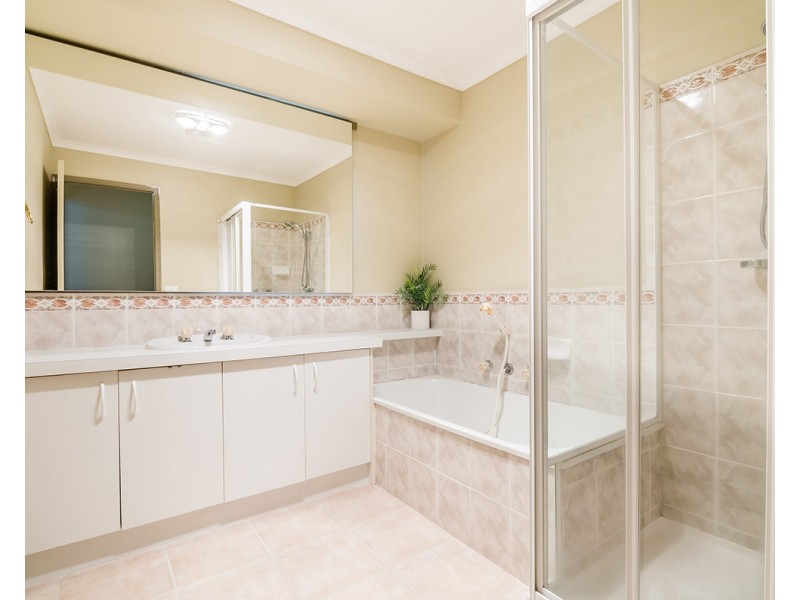 10 Landau Court, Cranbourne North VIC 3977