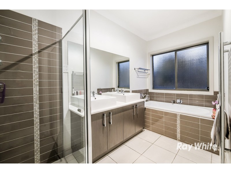 3 Black Gum Crescent, Cranbourne West VIC 3977