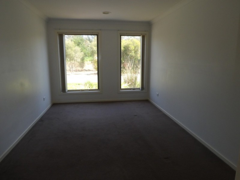 21 Ogle Way, Cranbourne North VIC 3977
