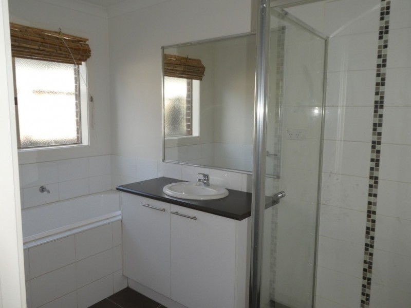 21 Ogle Way, Cranbourne North VIC 3977