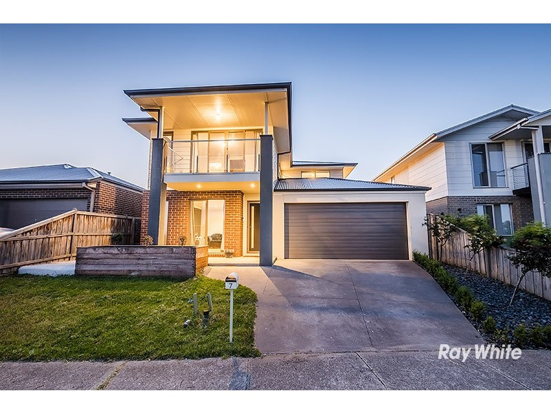 7 Maeve Circuit, Clyde North VIC 3978