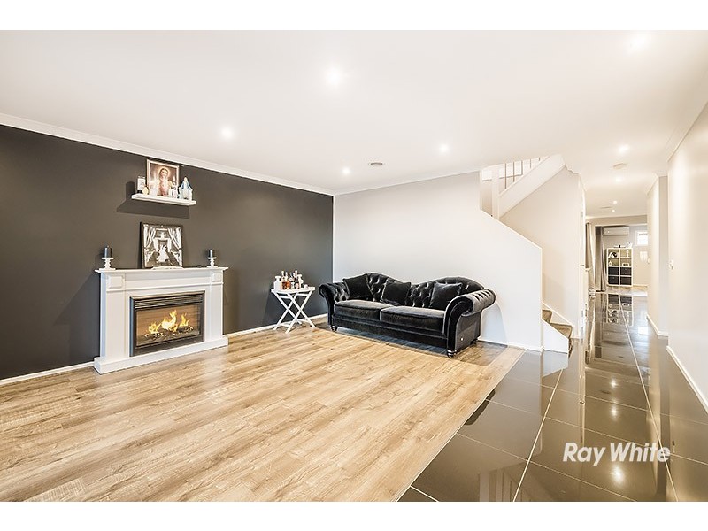 7 Maeve Circuit, Clyde North VIC 3978