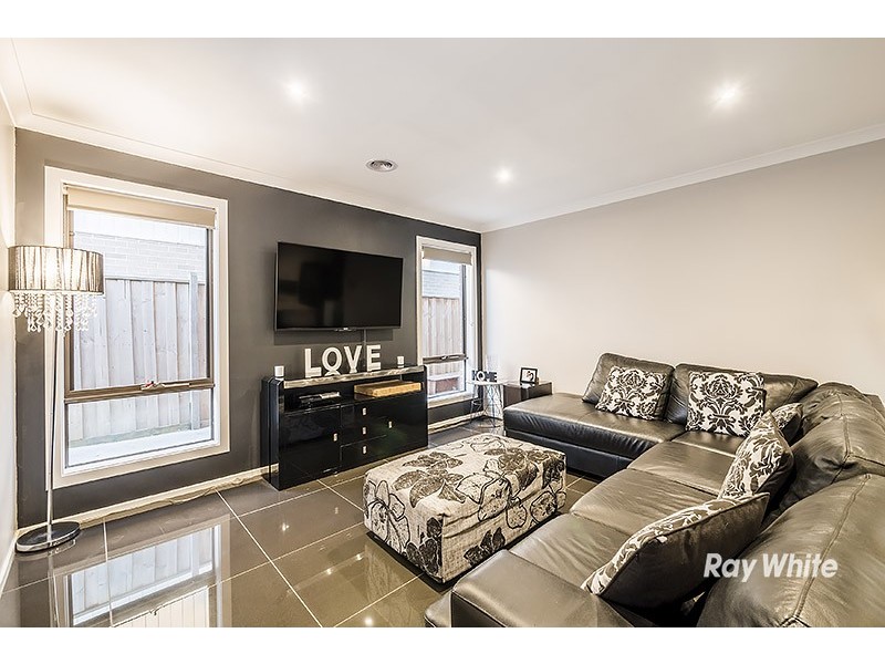 7 Maeve Circuit, Clyde North VIC 3978