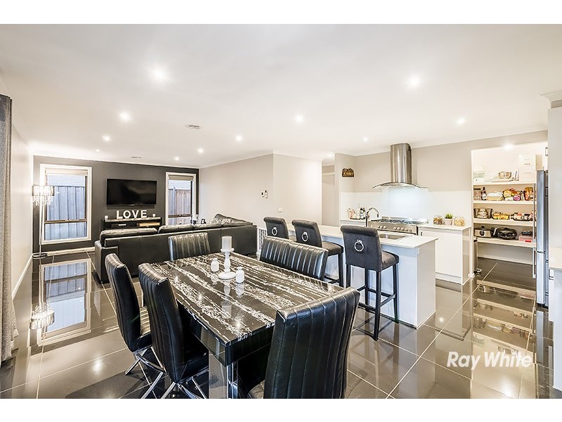 7 Maeve Circuit, Clyde North VIC 3978