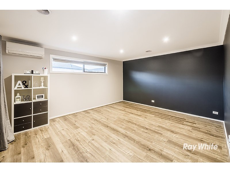 7 Maeve Circuit, Clyde North VIC 3978