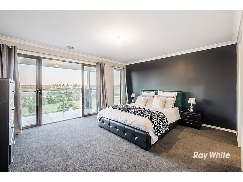 7 Maeve Circuit, Clyde North VIC 3978