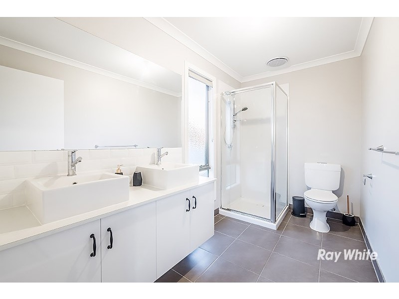 7 Maeve Circuit, Clyde North VIC 3978