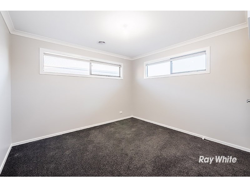 7 Maeve Circuit, Clyde North VIC 3978