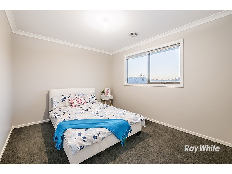 7 Maeve Circuit, Clyde North VIC 3978