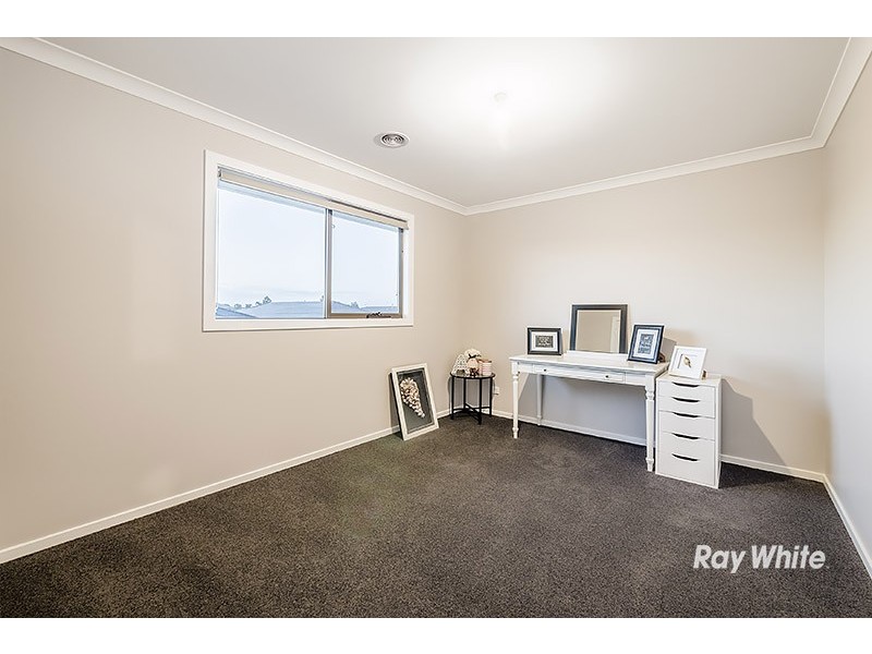 7 Maeve Circuit, Clyde North VIC 3978